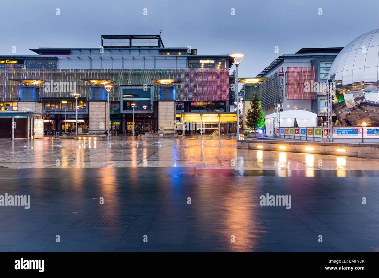 Millennium Square nel centro della città di Bristol, Regno Unito Foto Stock