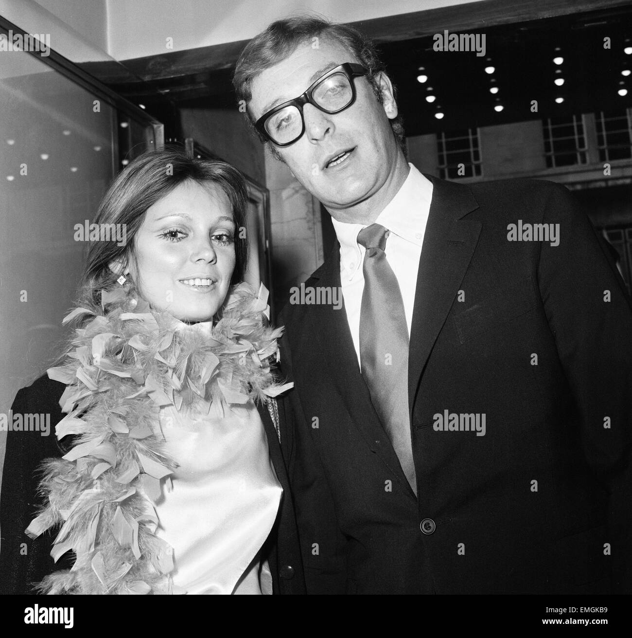 Edipo Re Premiere, stelle Michael Caine e Elizabeth Ercy. 11 giugno 1968. Foto Stock