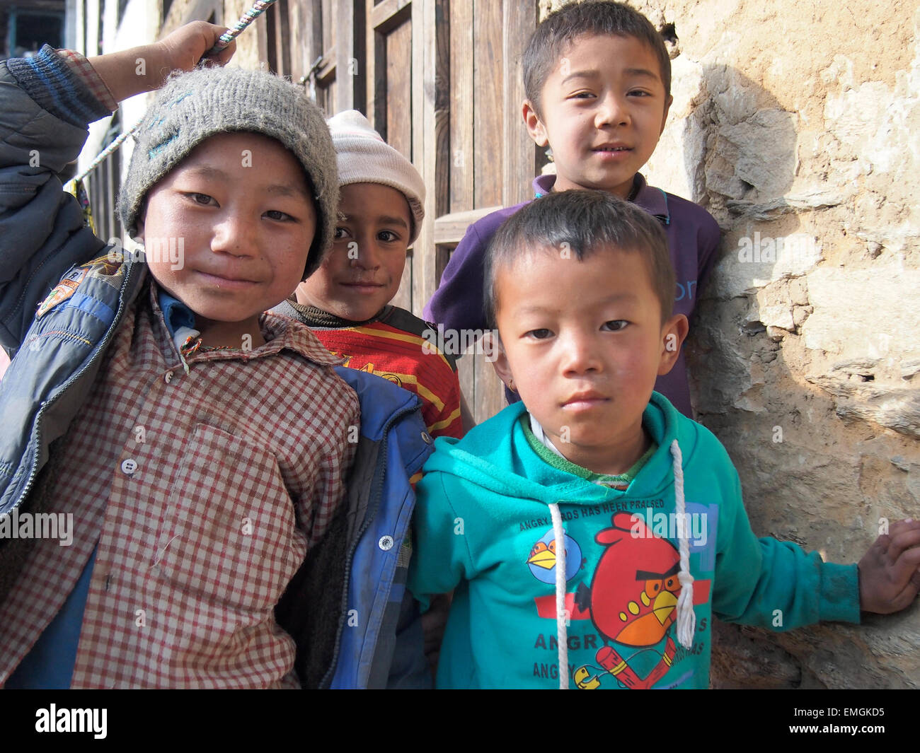 Locali di giovani nepalesi bambini Lukla Nepal Asia Foto Stock