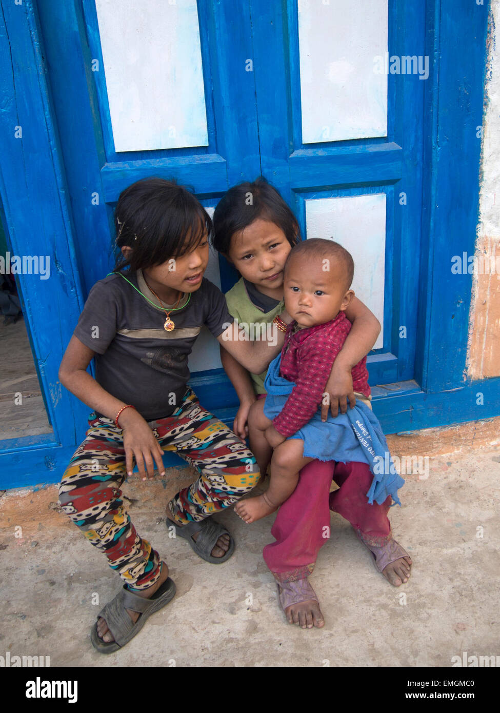 Giovani nepalesi bambini famiglia Lukla Nepal Asia Foto Stock