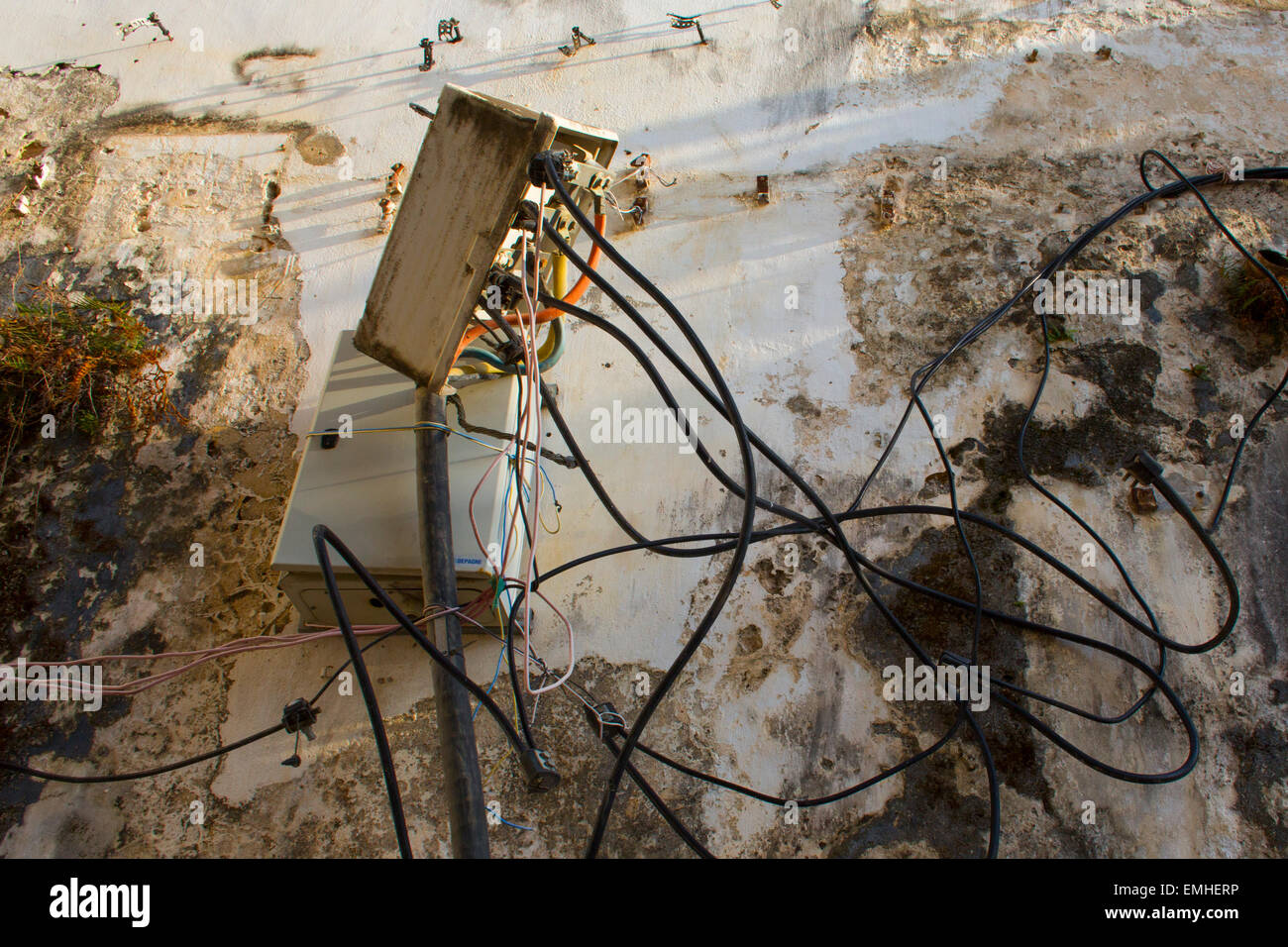 Cablaggio elettrico difettoso a Zanzibar Foto Stock