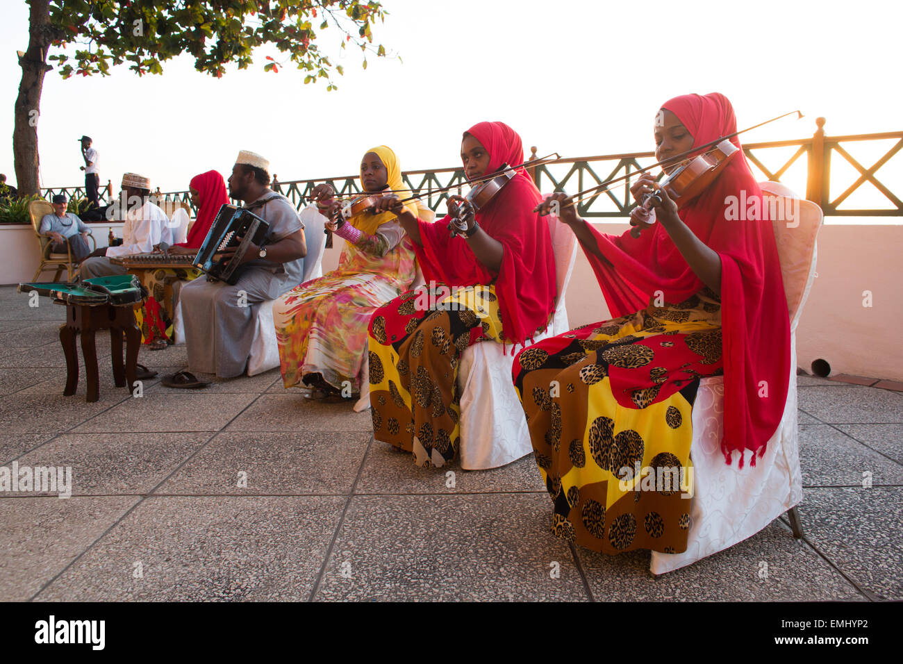 Taarab (tanzaniane-arabo) musica classica prestazioni mix Foto Stock
