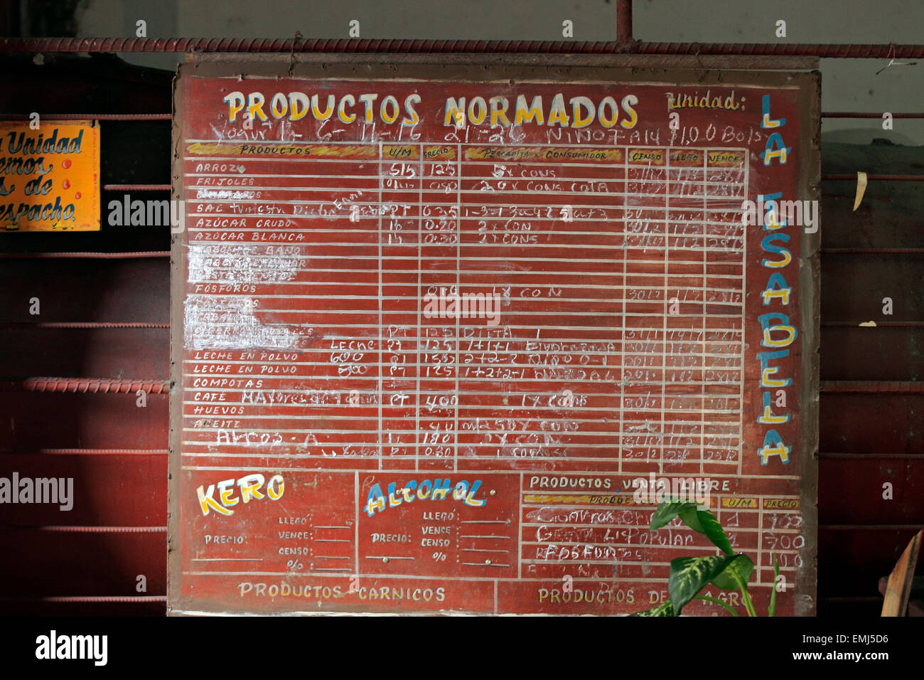 Segno nel governo cubano razione store che mostra i prodotti disponibili a Cienfuegos Cuba Foto Stock