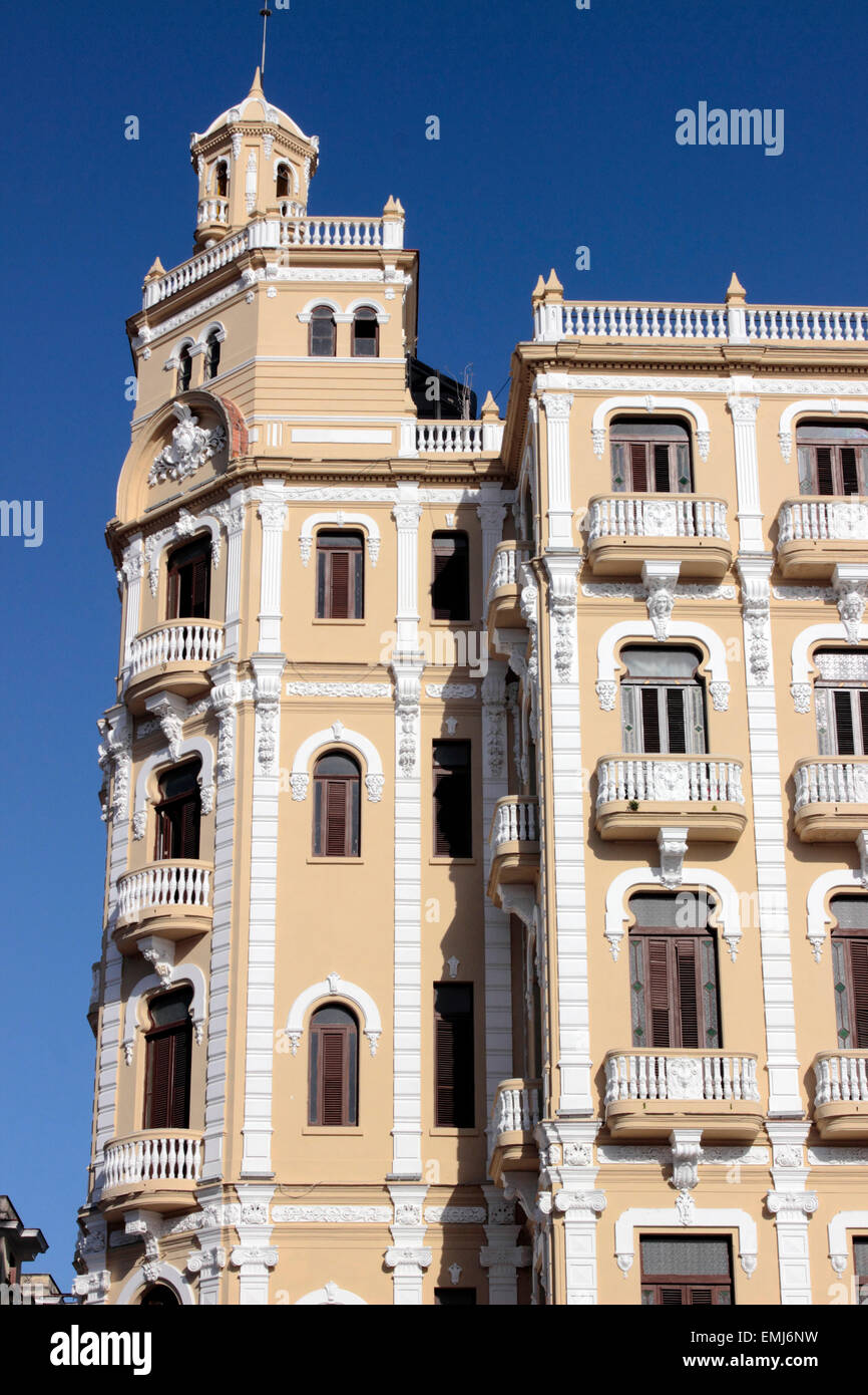 Edificio storico restaurato facciata in Plaza Vieja area Havana Cuba Foto Stock