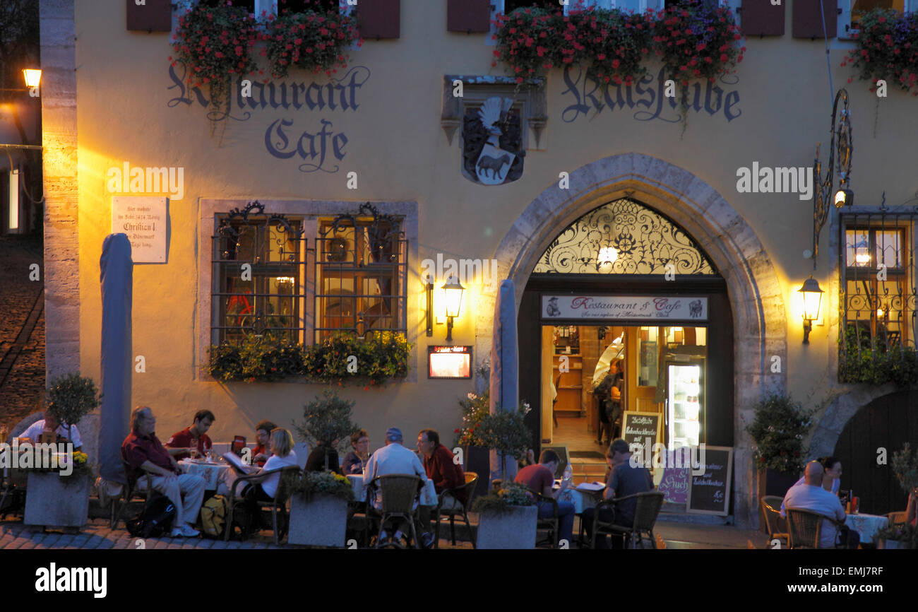 In Germania, in Baviera, Rothenburg ob der Tauber, ristorante, persone Foto Stock