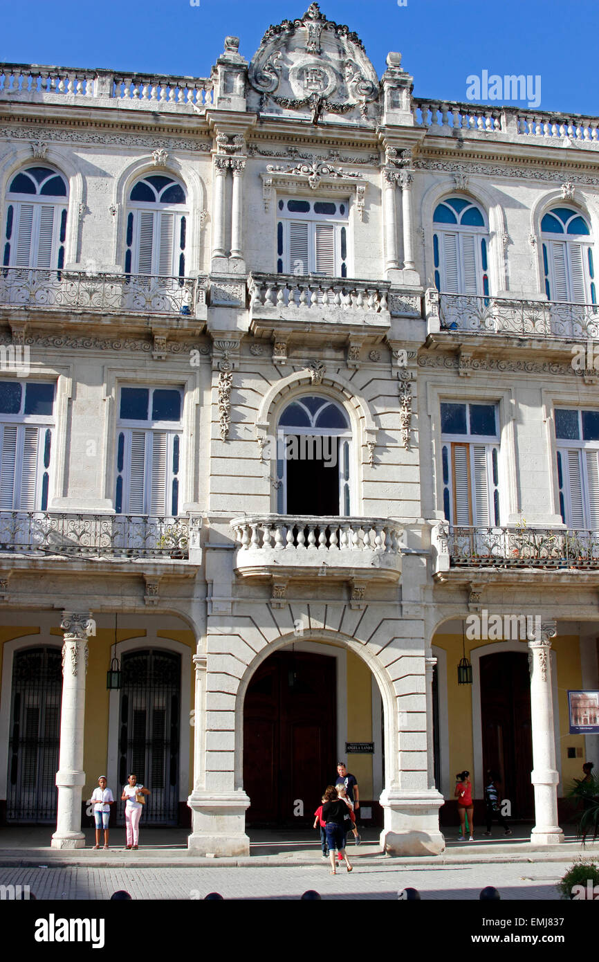 Edificio storico restaurato facciata in Plaza Vieja area Havana Cuba Foto Stock