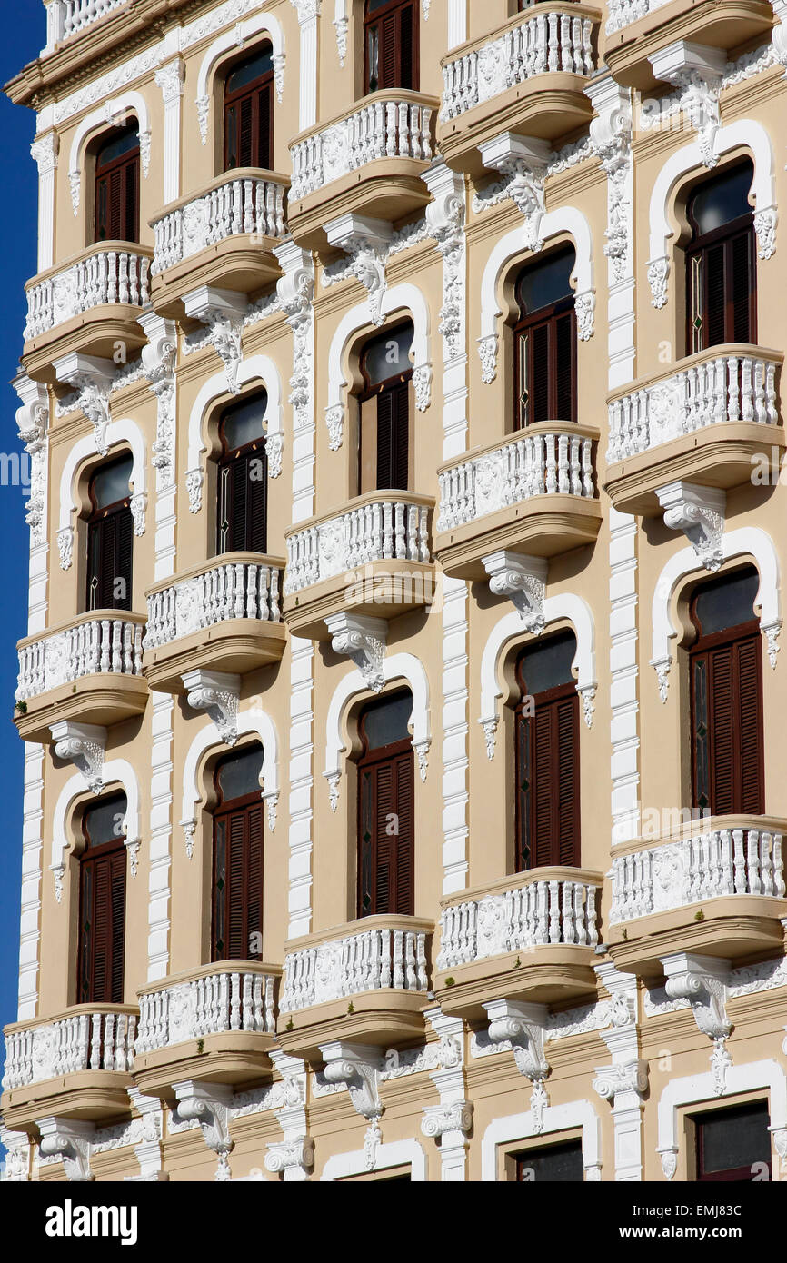 Edificio storico restaurato facciata in Plaza Vieja area Havana Cuba Foto Stock