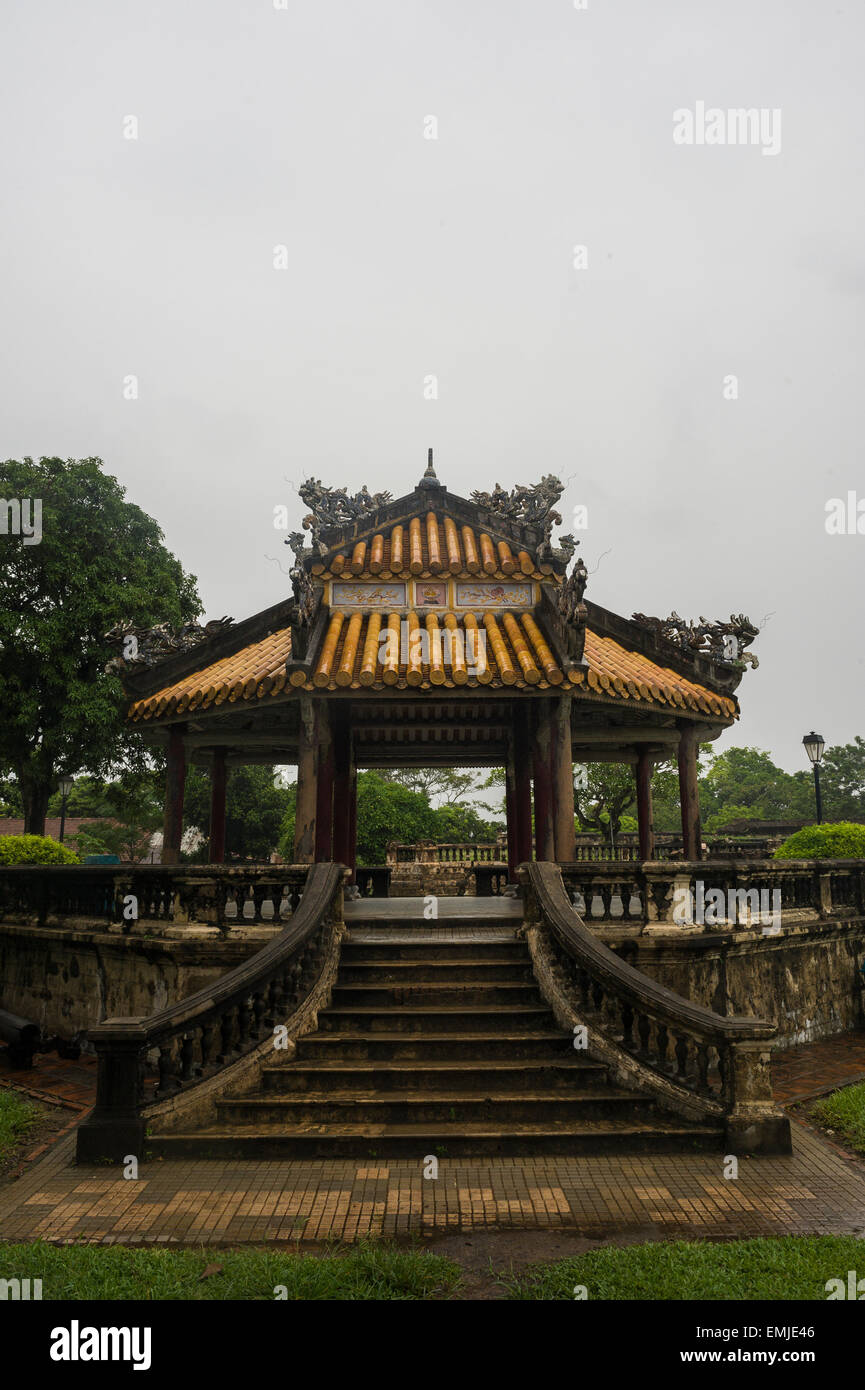 Pagoda all'interno della città viola nella città imperiale di Hue. Foto Stock