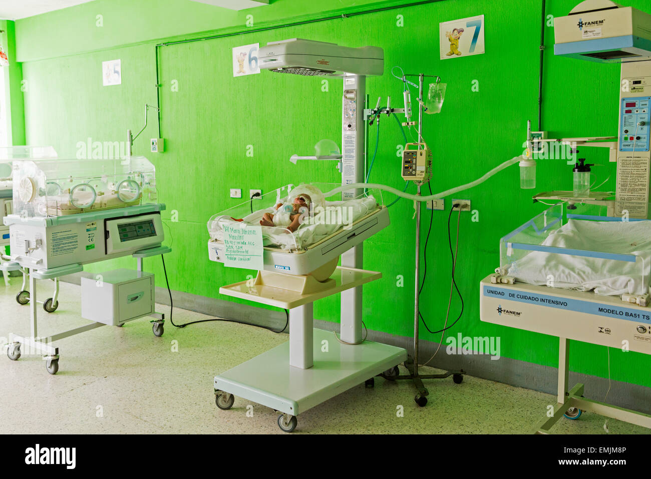 Guatemala,Jalapa,bambino prematuro in ospedale reparto di isolamento Foto Stock