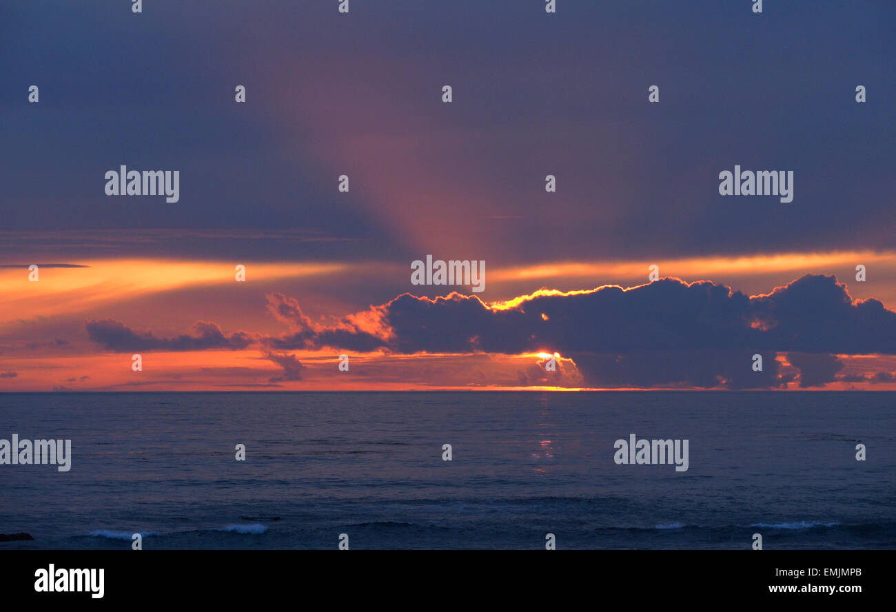 Tramonto sull'Oceano Pacifico Foto Stock