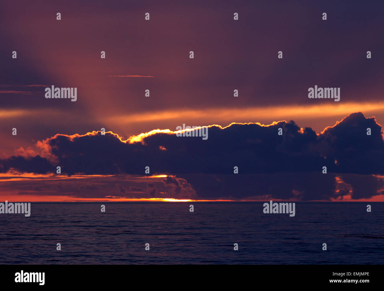 Tramonto sull'Oceano Pacifico Foto Stock