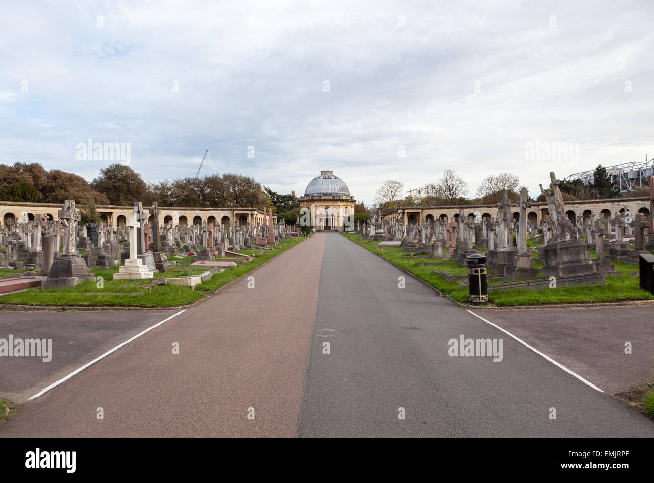 La cappella e il colonnato, Brompton cimitero, Londra Foto Stock