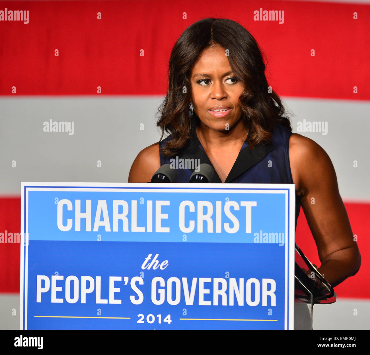 La First Lady Michelle Obama campagne per Charlie Crist. Michelle Obama parla come lei le campagne per ex governatore della Florida e ora democratica candidato gubernatorial Charlie Crist durante un evento a Betty T. Ferguson complesso ricreativo palestra. Crist è rivolta contro il repubblicano incombente governatore Rick Scott. Dotato di: U.S. La First Lady Michelle Obama dove: Giardini di Miami, Florida, Stati Uniti quando: 17 Ott 2014 Foto Stock