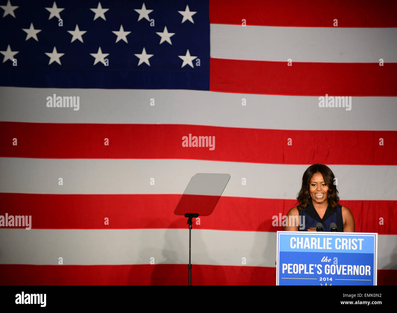 La First Lady Michelle Obama campagne per Charlie Crist. Michelle Obama parla come lei le campagne per ex governatore della Florida e ora democratica candidato gubernatorial Charlie Crist durante un evento a Betty T. Ferguson complesso ricreativo palestra. Crist è rivolta contro il repubblicano incombente governatore Rick Scott. Dotato di: U.S. La First Lady Michelle Obama dove: Giardini di Miami, Florida, Stati Uniti quando: 17 Ott 2014 Foto Stock