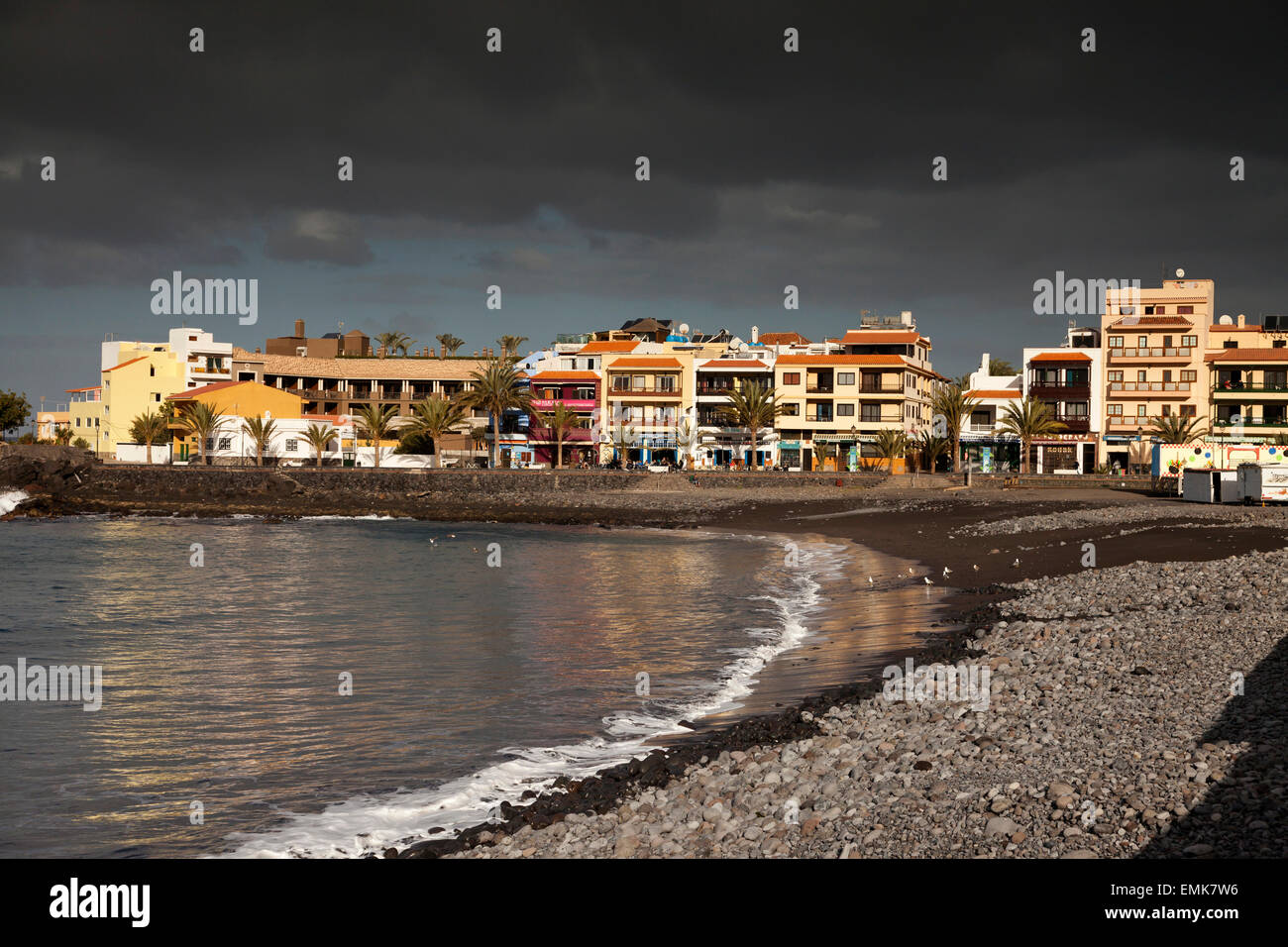 Spiaggia nera di Playa de La Calera con la Playa, Valle Gran Rey, La Gomera, isole Canarie, Spagna Foto Stock