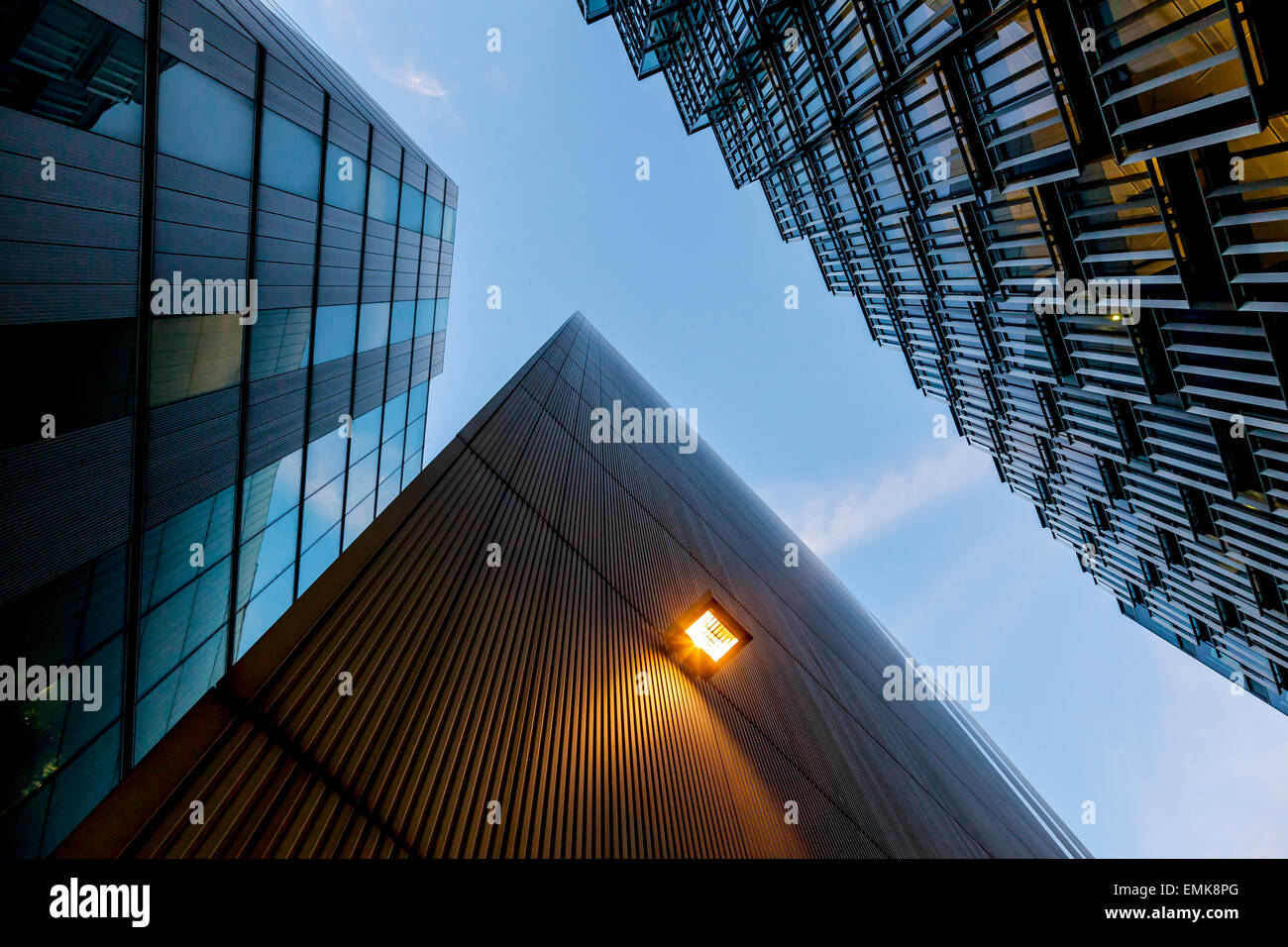 Ufficio moderno edificio nel complesso di uffici del 'More Londra Riverside", Southwark, South Bank di Londra, England, Regno Unito Foto Stock