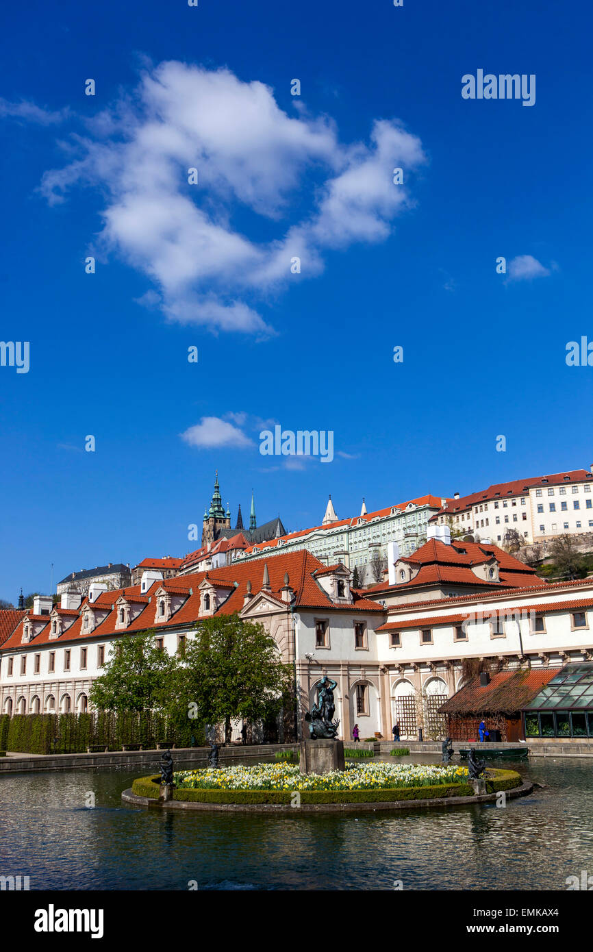 Giardino stagno a Praga Wallenstein Palazzo giardini Mala Strana Giardino di Praga Foto Stock