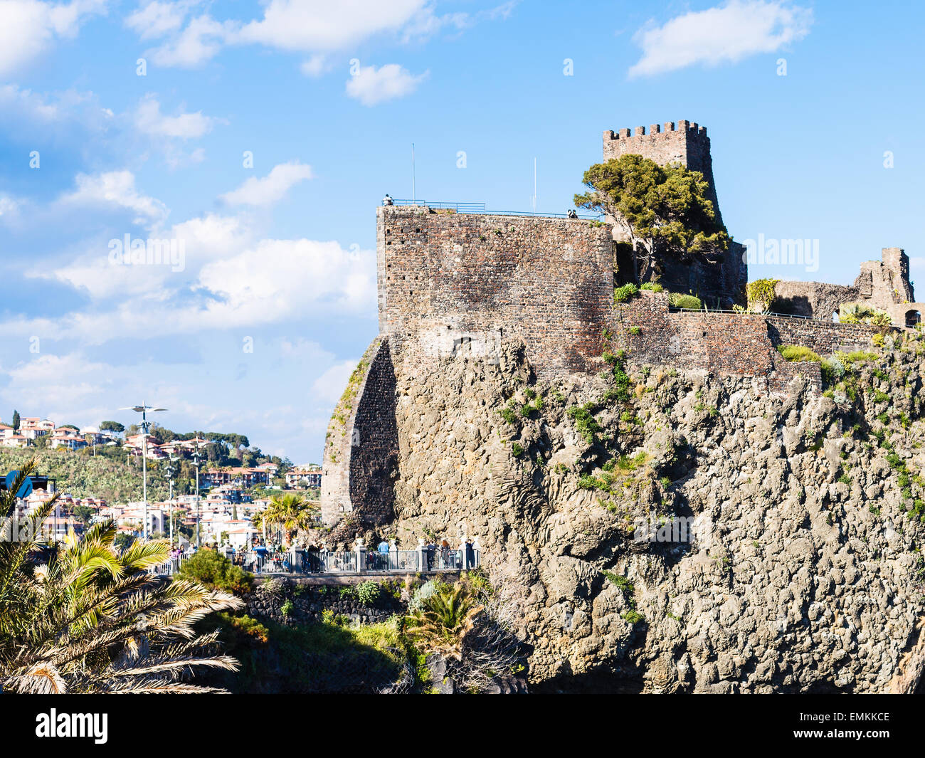 Medievale castello normanno di Aci Castello Village, Sicilia, Italia Foto Stock