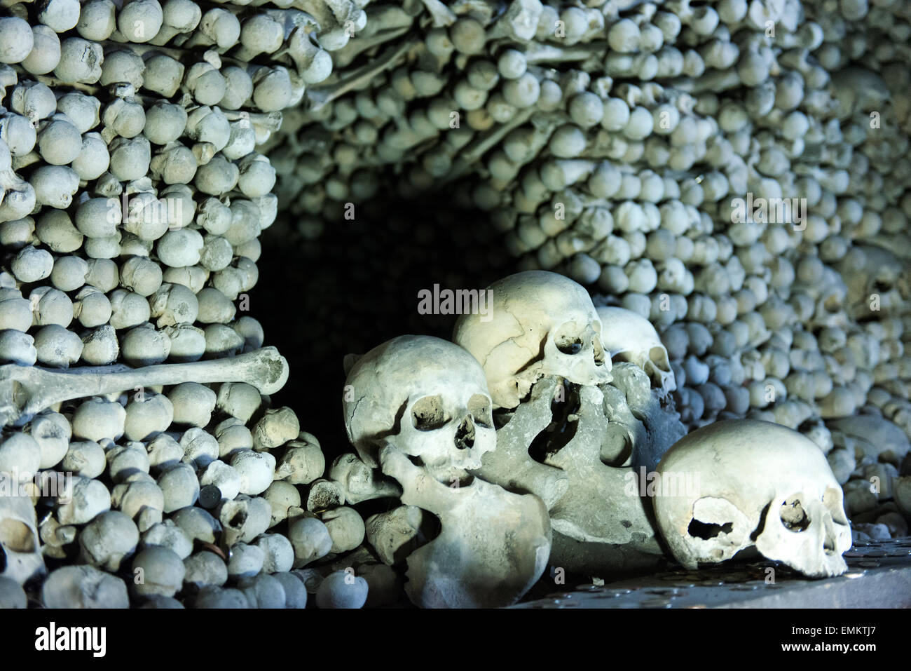 Il Sedlec Ossario è stimato a contenere le ossa di più di 40.000 persone, vittime della Morte Nera e guerre ussite. Foto Stock