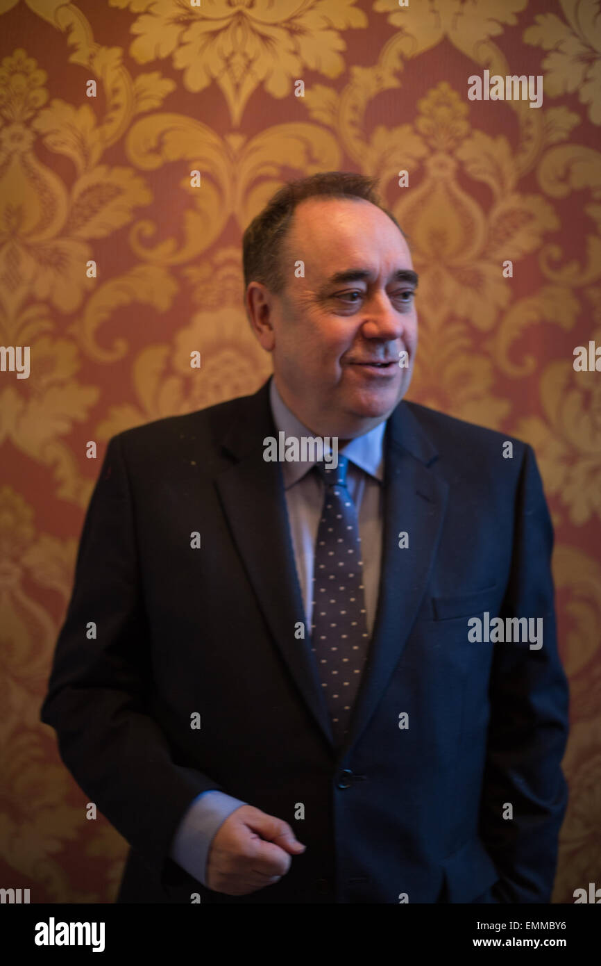 Alex Salmond, membro del parlamento scozzese e l ex Primo Ministro alla elezione hustings in Ellon, Scozia, il 30 marzo 2015. Foto Stock