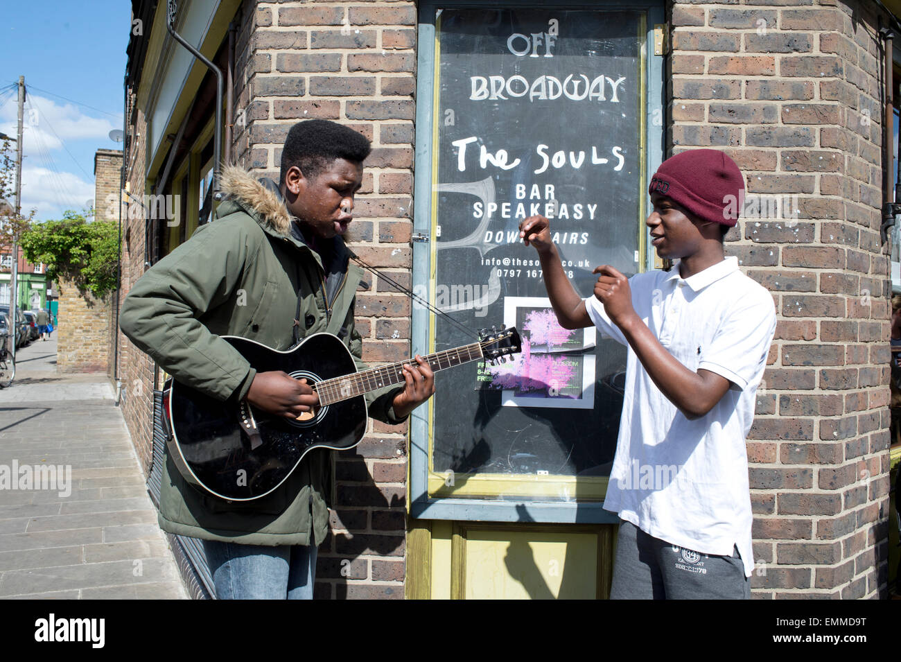 Hackney,Broadway Market. Ragazzo di giovani musicisti, Broadway Market Foto Stock