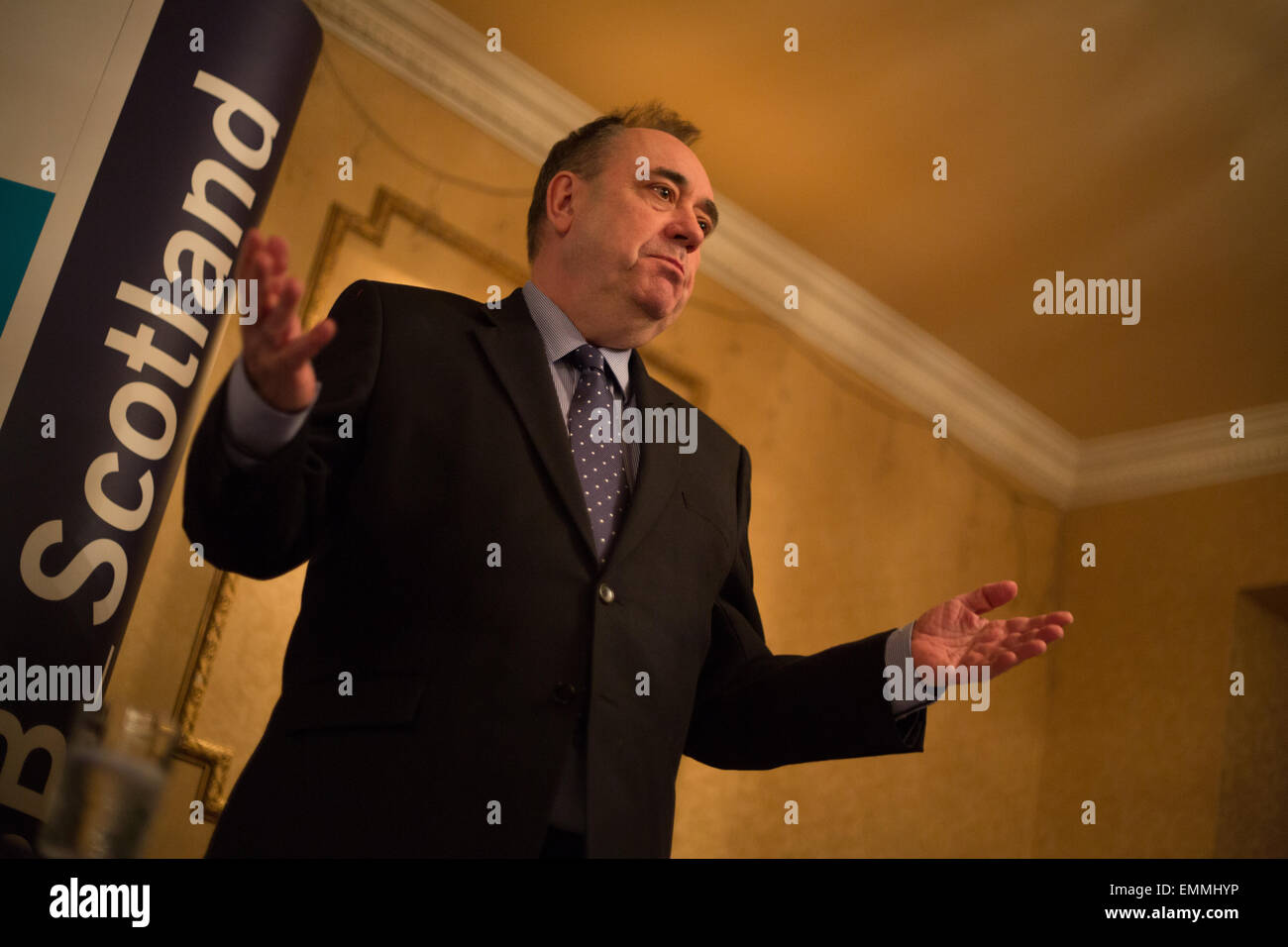 Alex Salmond, membro del parlamento scozzese e l ex Primo Ministro alla elezione hustings in Ellon, Scozia, il 30 marzo 2015. Foto Stock