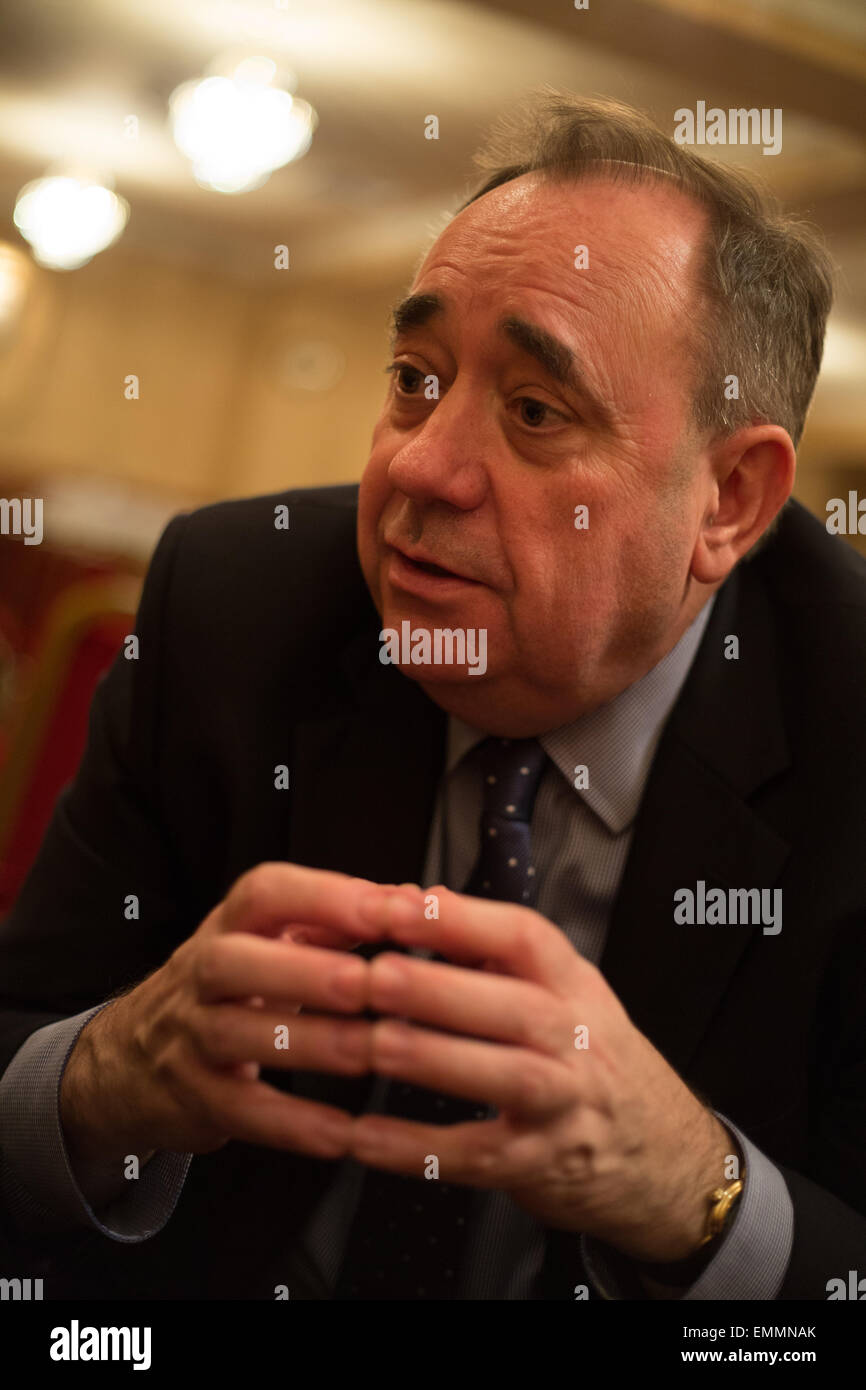 Alex Salmond, membro del parlamento scozzese e l ex Primo Ministro alla elezione hustings in Ellon, Scozia, il 30 marzo 2015. Foto Stock