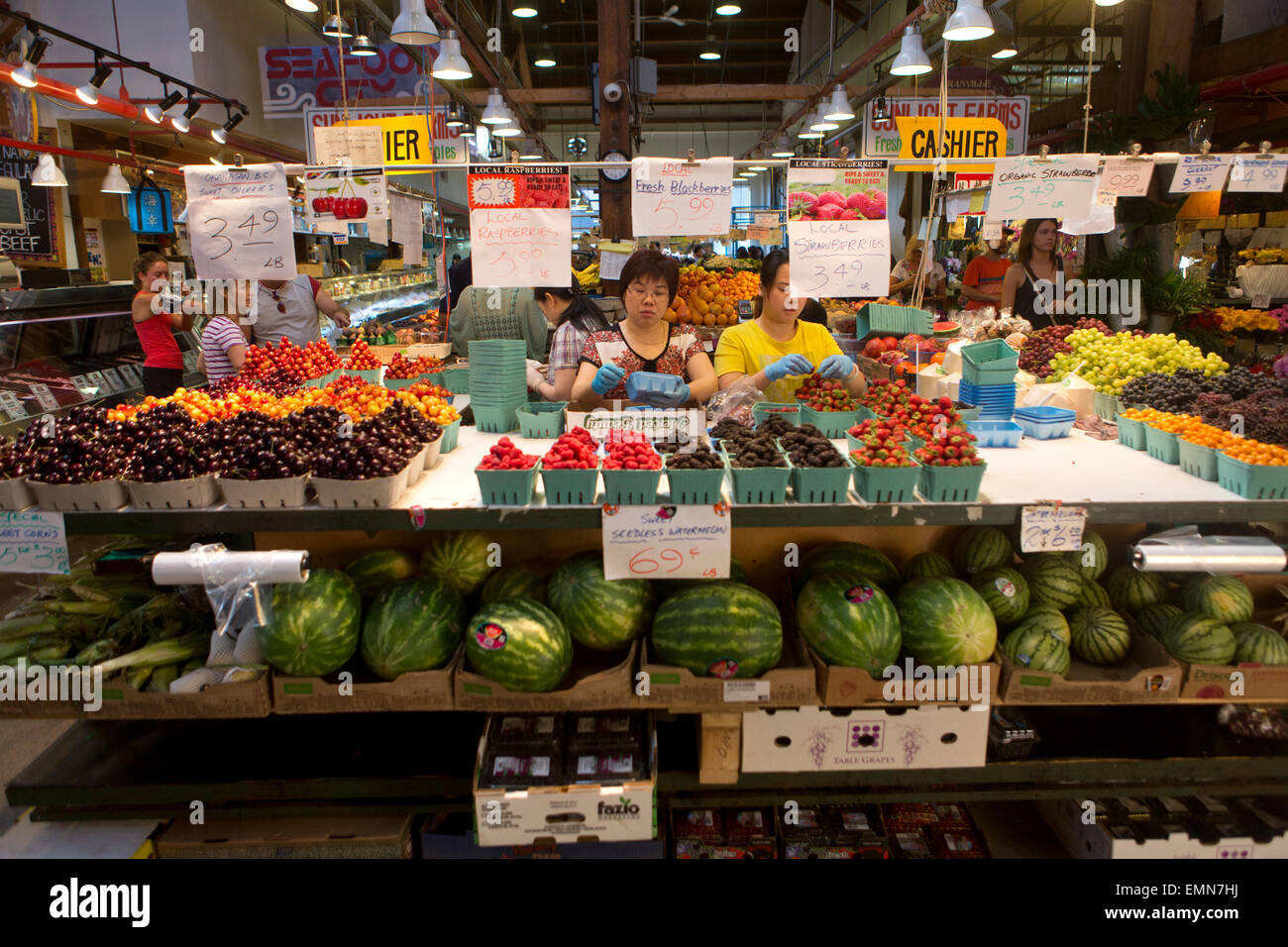 Alimenti biologici mercato su Granville Island, Vancouver Foto Stock