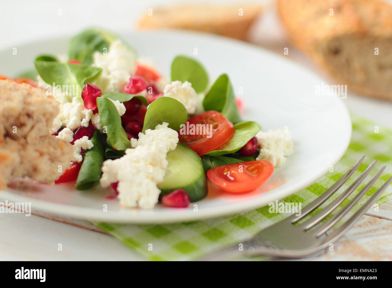 Helathy Insalata con formaggio di dieta e verdure fresche Foto Stock