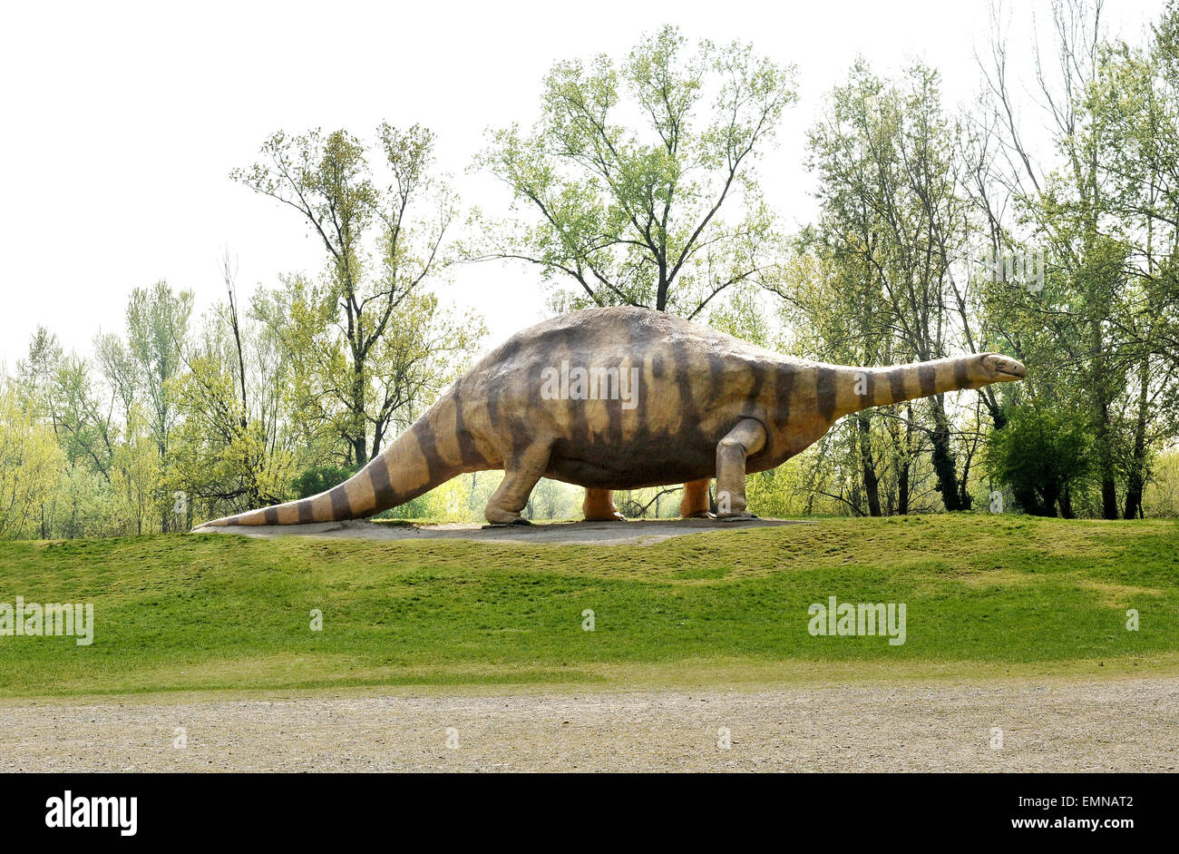 Enorme Statua di dinosauro Brontosaurus Foto Stock