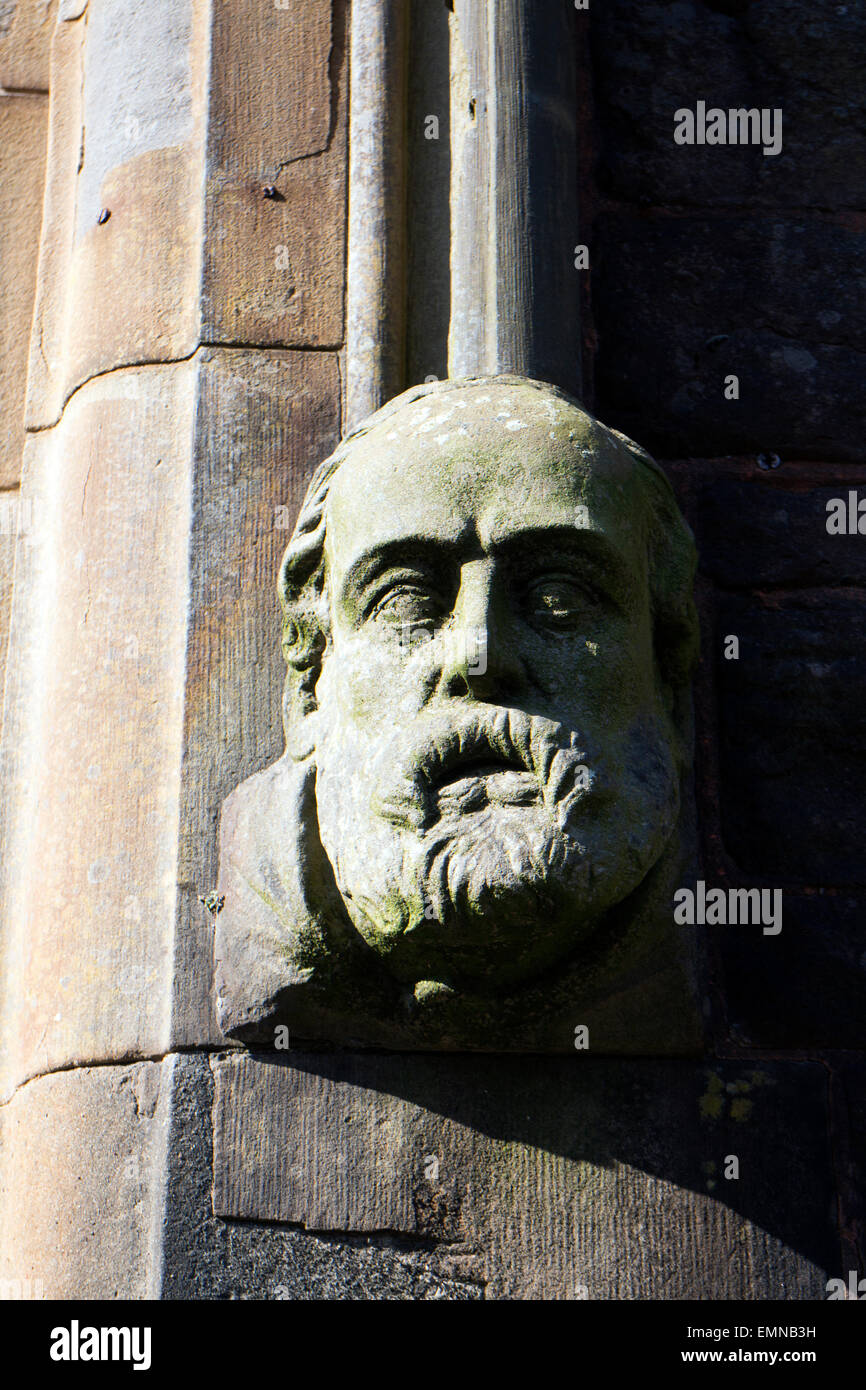 Intagliare sulla Chiesa di Cristo, Ebbw Vale, Blaenau Gwent, Wales, Regno Unito Foto Stock