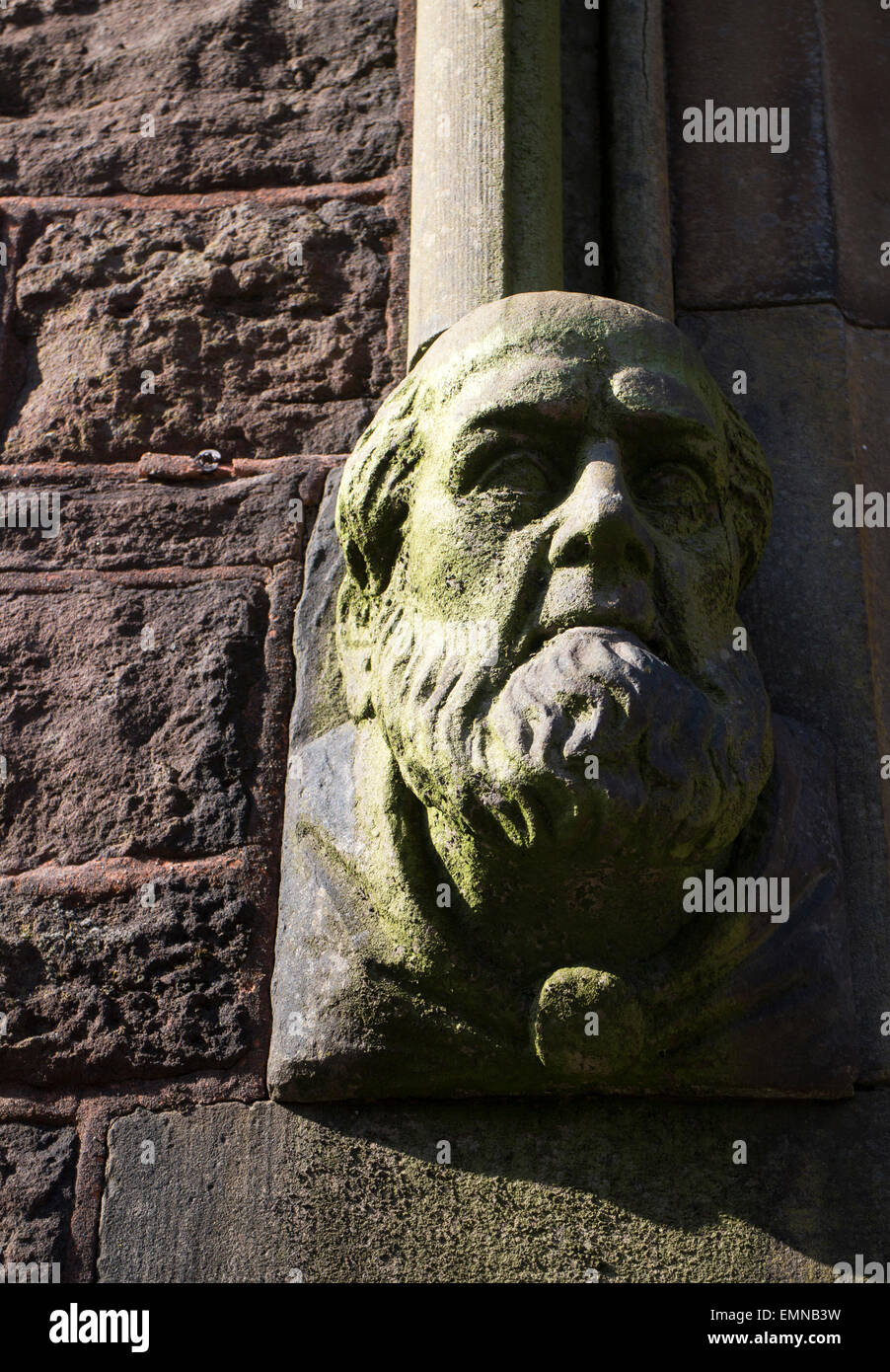 Intagliare sulla Chiesa di Cristo, Ebbw Vale, Blaenau Gwent, Wales, Regno Unito Foto Stock