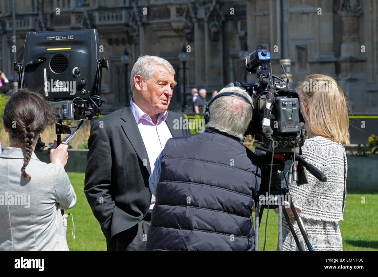 Paddy Ashdown intervistata per TV su College Green, Westminster Foto Stock