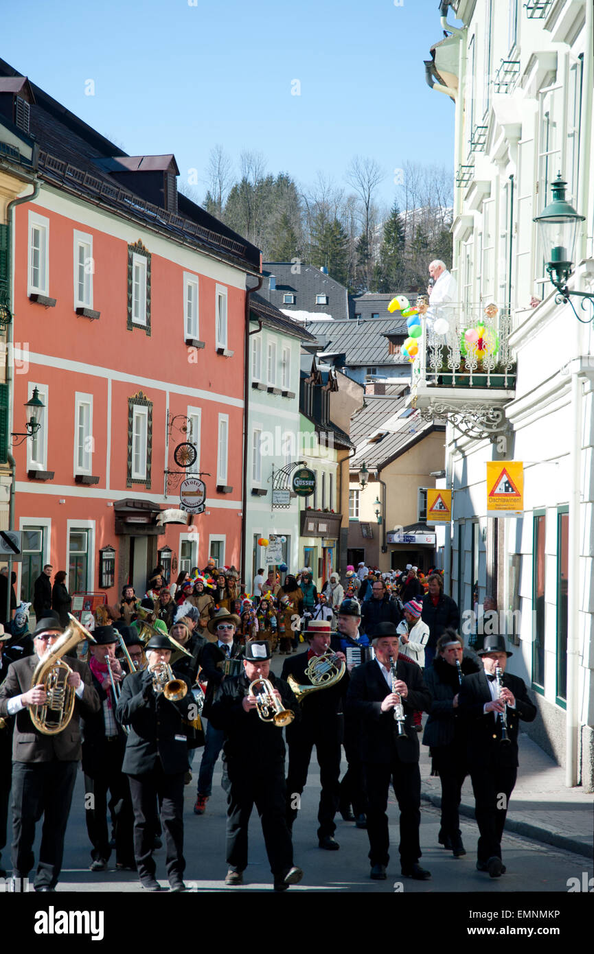 Bad Ausseer Faschingskapelle beim Umzug a Bad Aussee, Ausseerland, Stiria, Salzkammergut, Austria Foto Stock