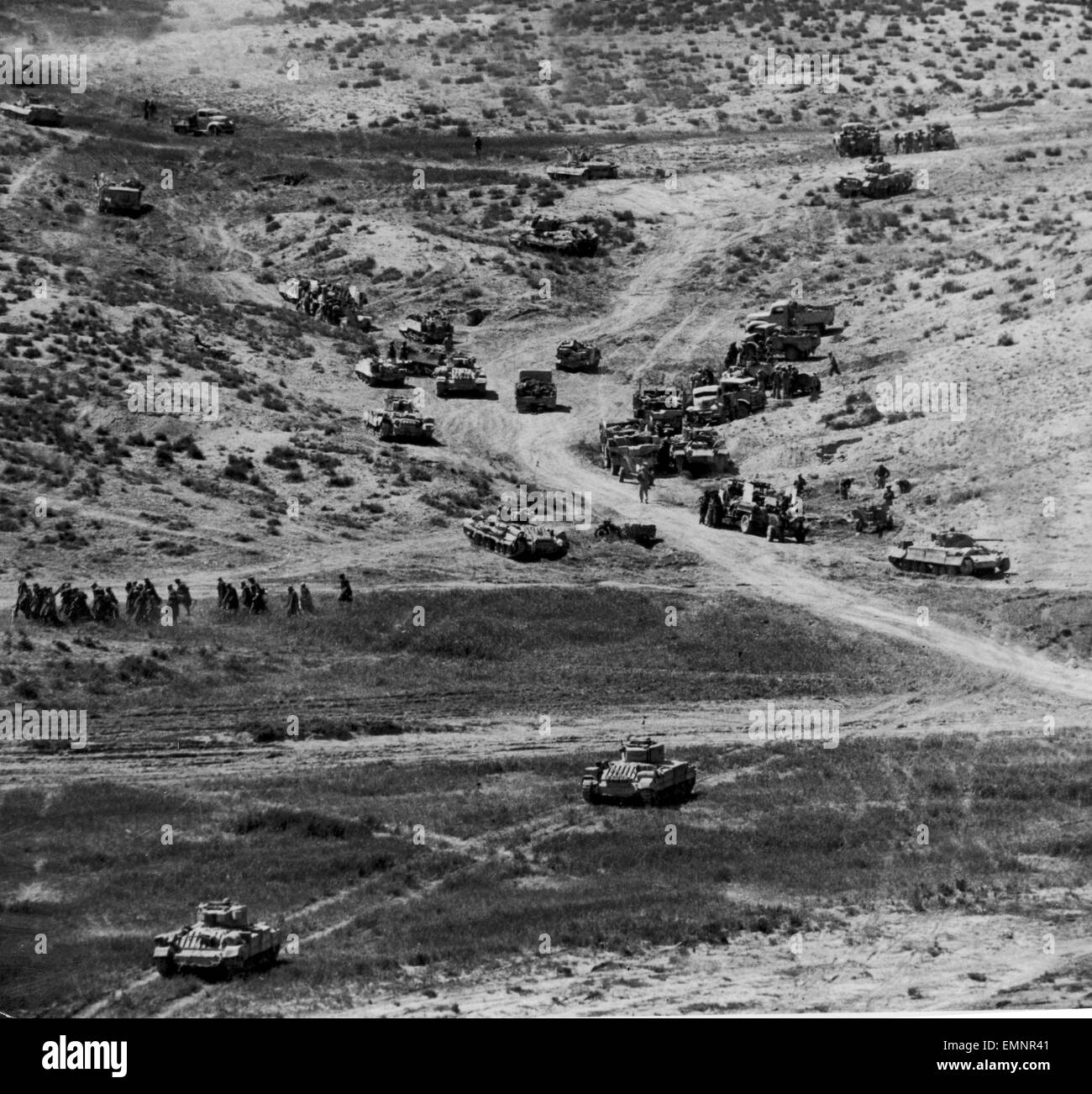 8 esercito rompe attraverso a Gabes gap. La battaglia di Gabes gap, 10 miglia a nord di Gabes nell'area Oudref, dove 8a armata è rotto uno di Rommel il fallito tentativo di stand ed è andato a sfondare le linee a Wadi Akarit. 6 Aprile 1943 Foto Stock