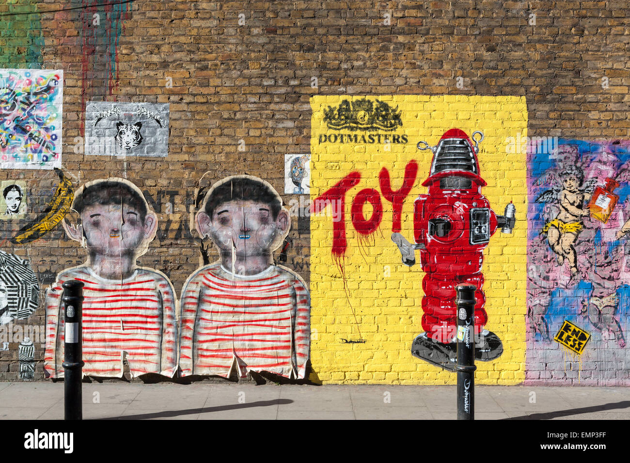Arte di strada in Hanbury Street, Shoreditch, nel quartiere di Tower Hamlets, un'area rinomata per i suoi dipinti e poster. Foto Stock