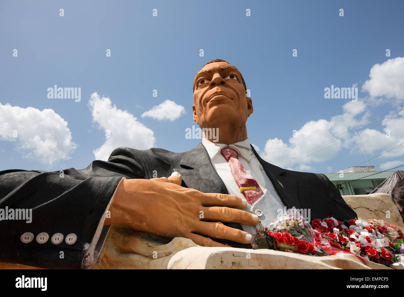 San Giovanni città in Antigua, nelle Isole Sottovento, dei Caraibi. Statua di Sir Vere Cornwall Bird, primo Primo Ministro di Antigua e Barbuda. Foto Stock