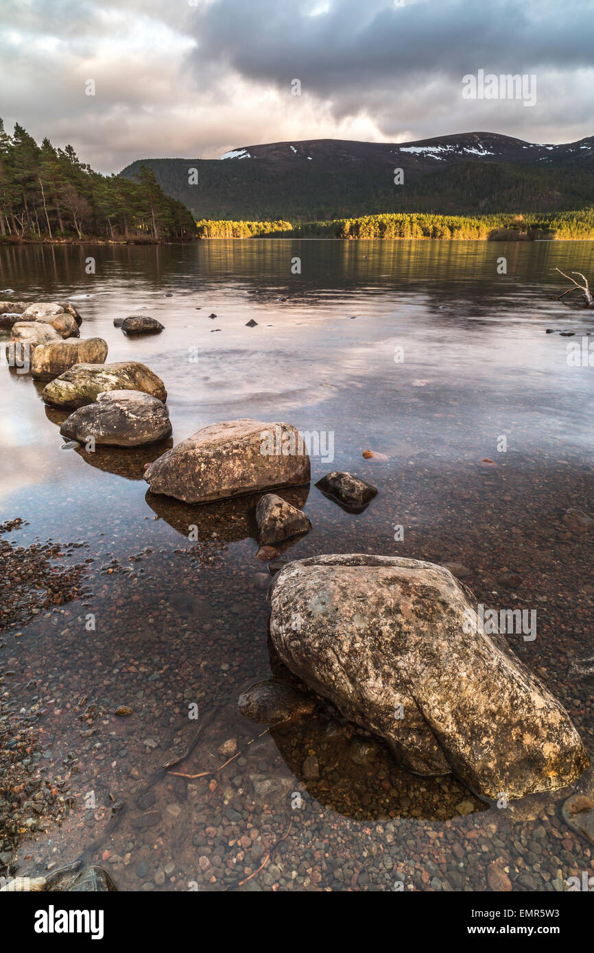 Loch un Eilein a Aviemore nelle Highlands della Scozia. Foto Stock