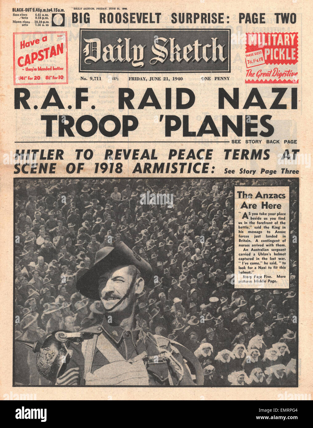 1940 front page Daily Sketch RAF raid aerodromi tedesco Foto Stock