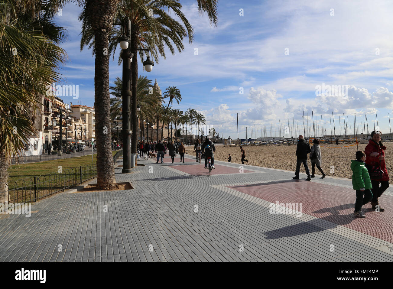 Spagna. La Catalogna. Sitges. La passeggiata sul lungomare. Foto Stock
