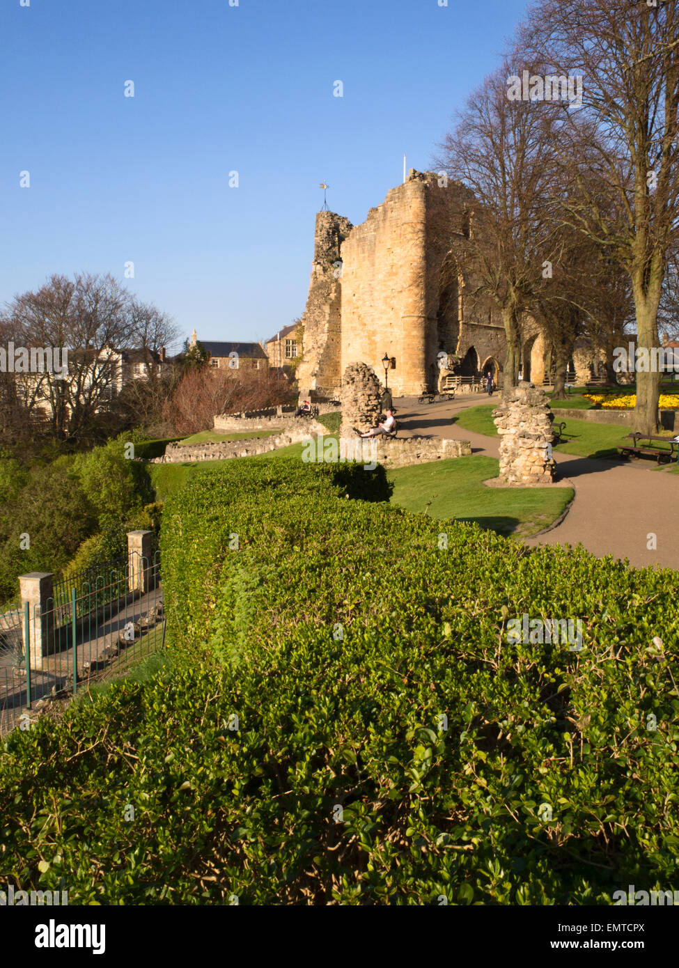 Il Kings Tower a Knaresborough Castle su una serata primaverile Knaresborough North Yorkshire, Inghilterra Foto Stock