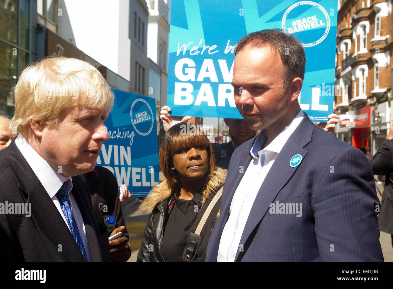 Londra, Regno Unito. 23 apr, 2015. Il sindaco di Londra Boris Johnson su aborigeno con Croydon centrale mp conservatore Gavin Barwell, a sud di Londra, Regno Unito. 23.04. Credito: theodore liasi/Alamy Live News Foto Stock