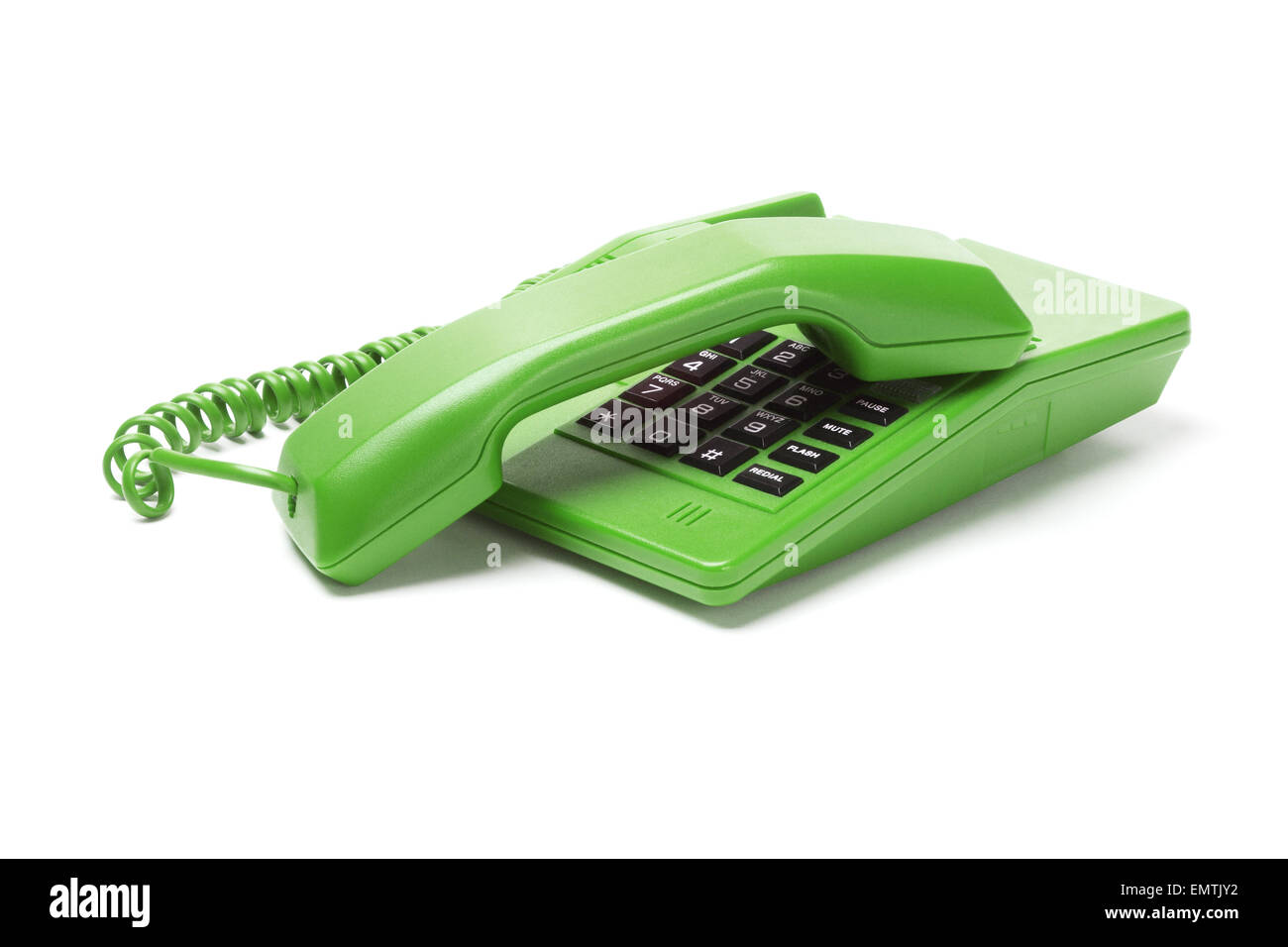 Telefono verde con il ricevitore su sfondo bianco Foto Stock