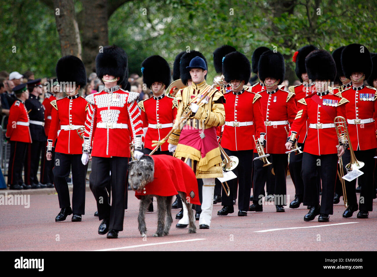 London, Regno Unito - 16 Giugno 2012: Queen's bande a Queen's Birthday Parade. Regina il compleanno Parade avvengono per celebrare la regina di Foto Stock