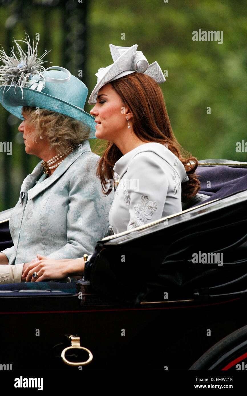 London, Regno Unito - 16 Giugno 2012: Catherine, duchessa di Cambridge e Camilla, duchessa di Cornovaglia sede del Royal Coach presso la Queen's Foto Stock