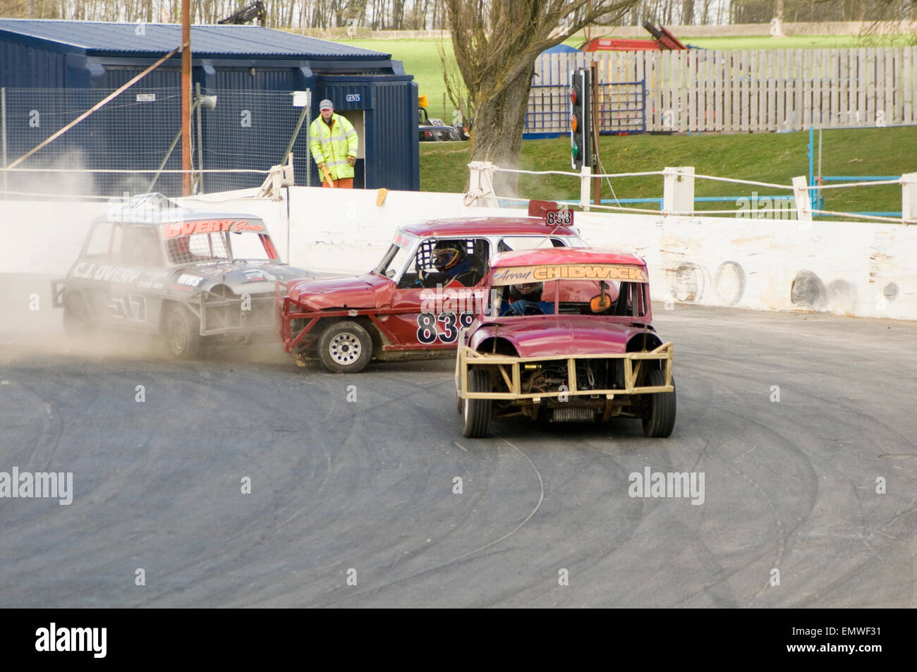 Ministocks mini in base stock cars pilotato da sotto 16 anno vecchi driver su ovale piste da corsa come un motorino di avviamento formula junior Foto Stock