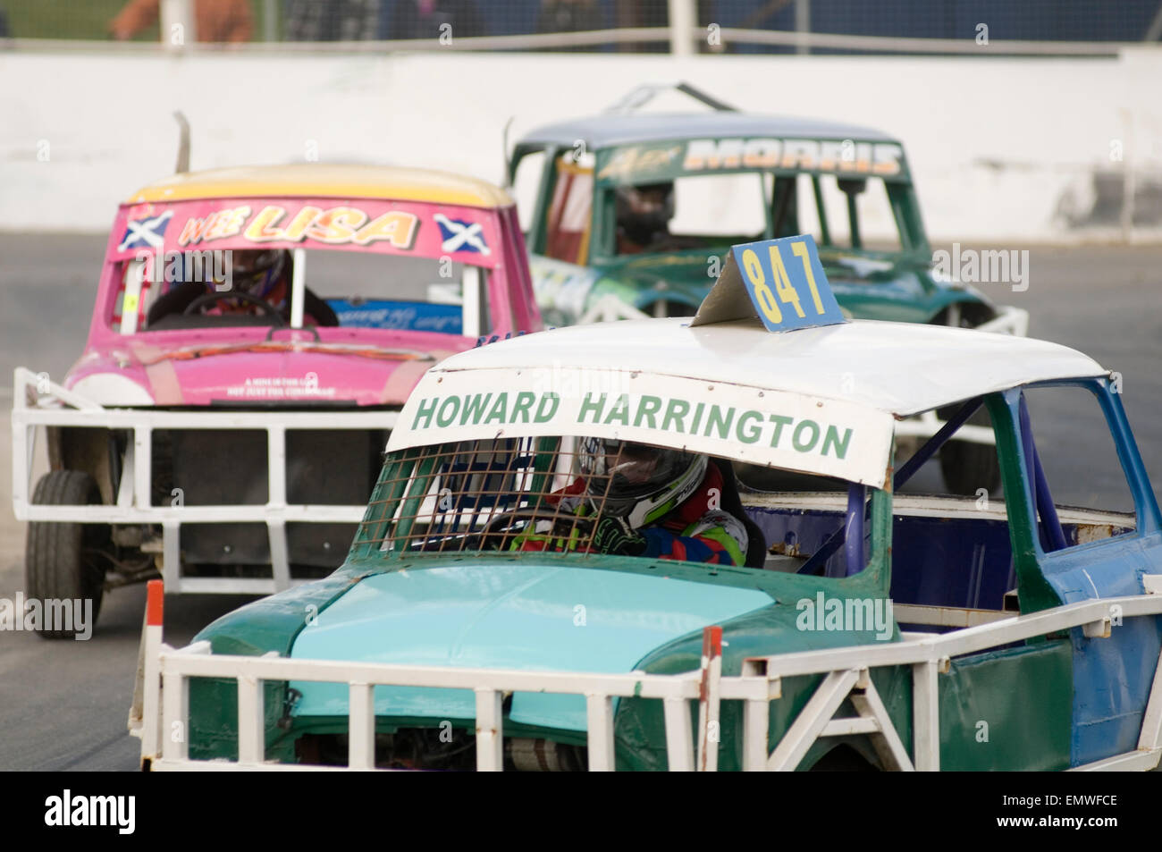 Ministocks mini in base stock cars pilotato da sotto 16 anno vecchi driver su ovale piste da corsa come un motorino di avviamento formula junior Foto Stock