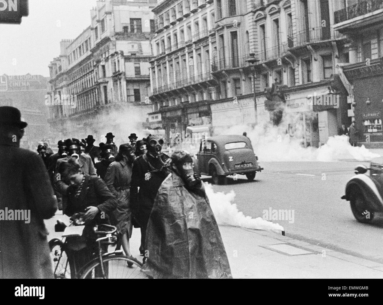 Simulazione di un attacco di gas, Victoria Street, Westminster. 13 marzo 1942. Foto Stock