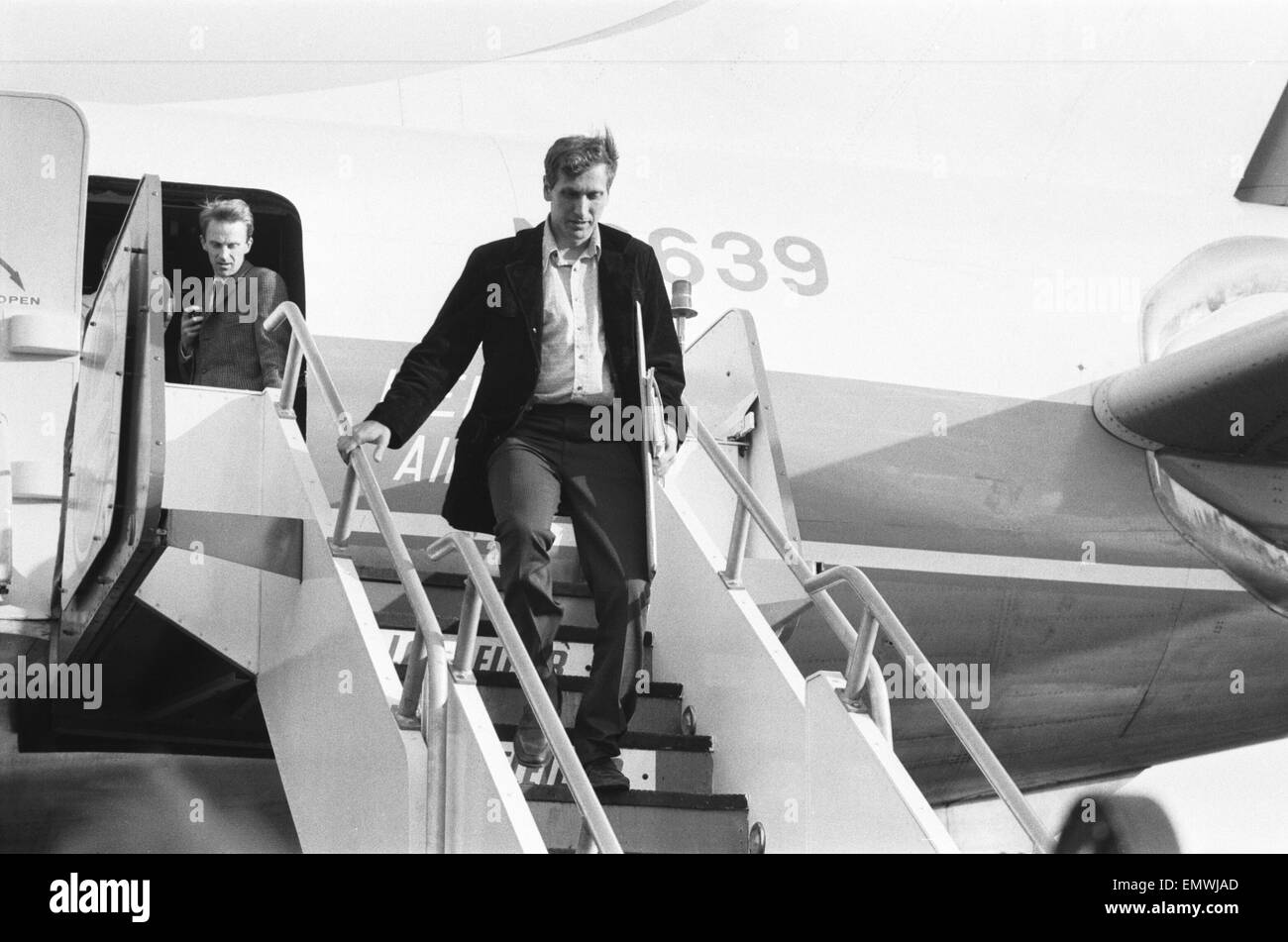 American giocatore di scacchi Bobby Fischer arriva iin Reykjavik, Islanda per la sua partita contro il campione woorld Boris Spassky. Il 18 luglio 1972. Foto Stock