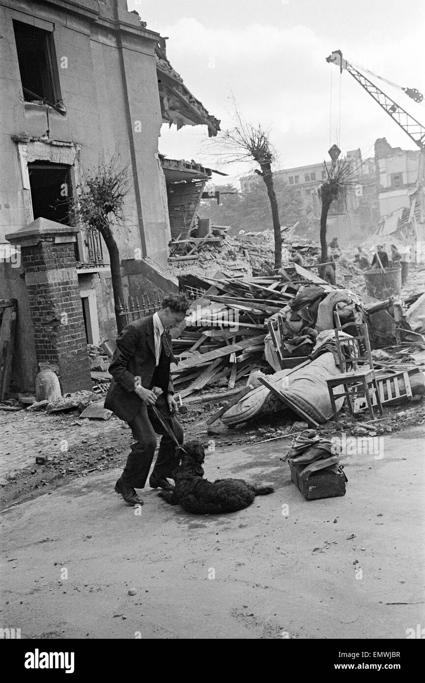 Raid aereo danni a Kentish Town, Londra. Il 19 giugno 1944. Foto Stock